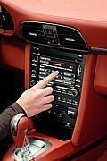 Das neue Porsche Communication Management (PCM) mit Touchscreen-Monitor.